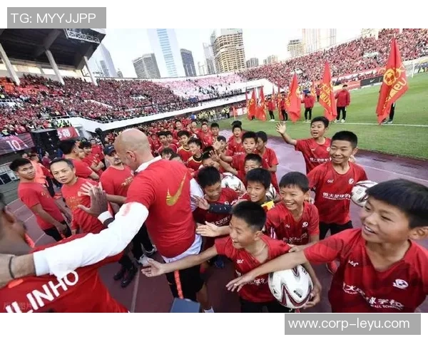 恒大香港足球比赛精彩回顾与未来展望球迷热情高涨的盛宴 恒大香港足球比赛精彩回顾与未来展望球迷热情高涨的盛宴